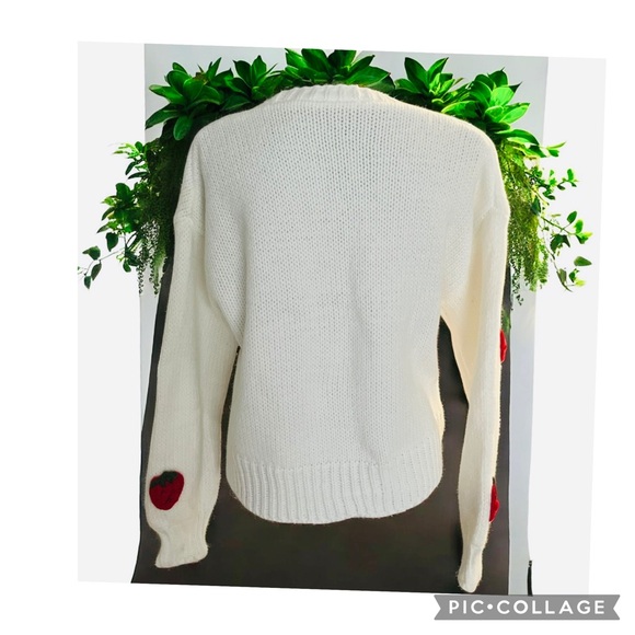 CYGE RED STRAWBERRY APPLIQUÉ CROCHET BUTTON DOWN OVERSIZED CROPPED CARDIGAN - Picture 5 of 6